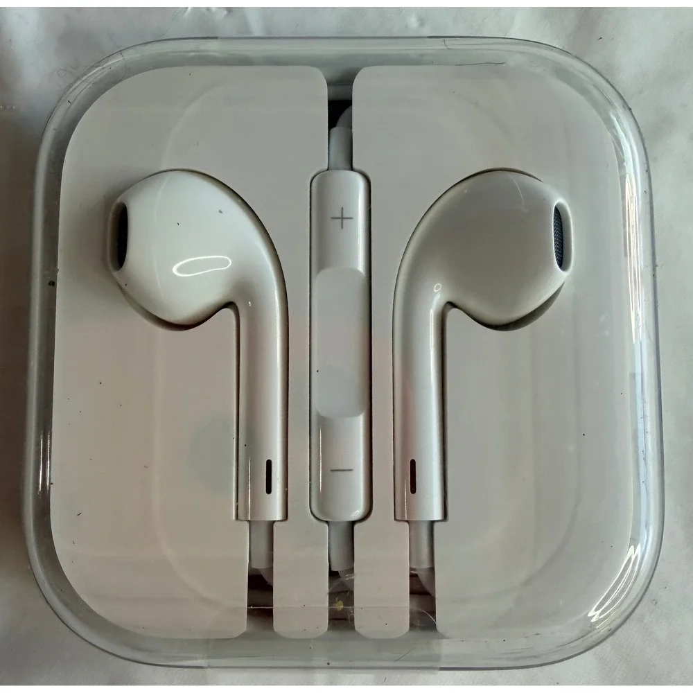 Apple EarPods with 3.5mm Headphone Plug Wired Earbuds White‎ MD827LL/A with Case